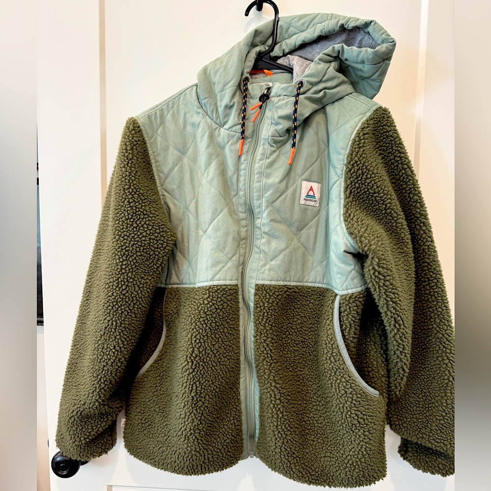 Passenger women’s Nestling recycled polar lined Sherpa fleece size Small
